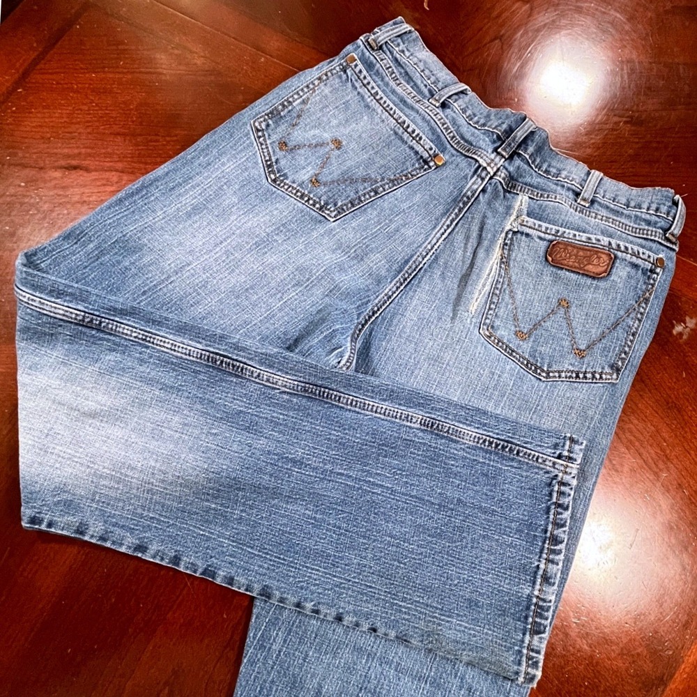 Wrangler Retro Relaxed Boot Jeans Mens 34x31 Light Wash Distressed 10WT20JH Fair